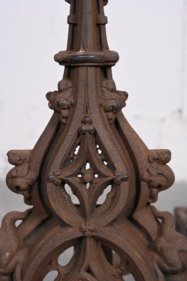 Paire de chenets néo-gothiques en fer Paire de chenets néo-gothiques en fer-4