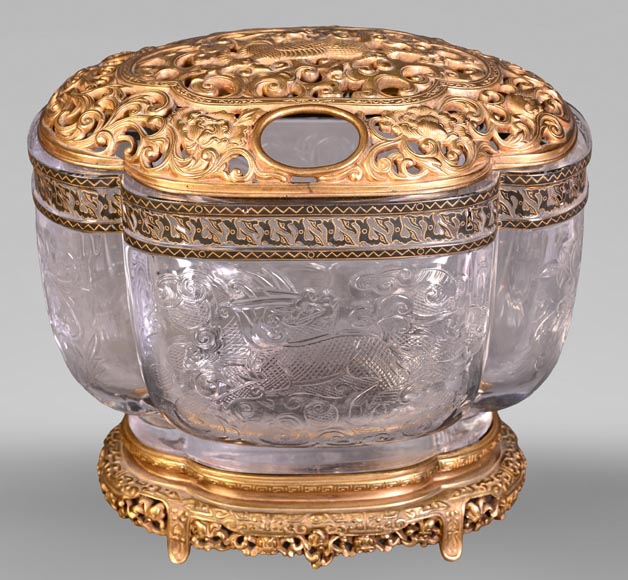 L’Escalier de CRISTAL (att. à), coupe quadrilobée avec sa base et son couvercle, cristal et bronze doré L’Escalier de CRISTAL (att. à), coupe quadrilobée avec sa base et son couvercle, cristal et bronze doré-0