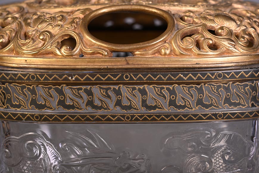 L’Escalier de CRISTAL (att. à), coupe quadrilobée avec sa base et son couvercle, cristal et bronze doré L’Escalier de CRISTAL (att. à), coupe quadrilobée avec sa base et son couvercle, cristal et bronze doré-5