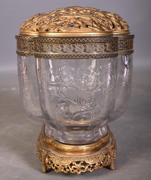 L’Escalier de CRISTAL (att. à), coupe quadrilobée avec sa base et son couvercle, cristal et bronze doré L’Escalier de CRISTAL (att. à), coupe quadrilobée avec sa base et son couvercle, cristal et bronze doré-7