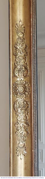 Trumeau doré d'époque Louis Philippe décoré de fleurs et d'une palmette Trumeau doré d'époque Louis Philippe décoré de fleurs et d'une palmette-3