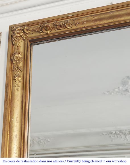 Trumeau doré d'époque Louis Philippe au décor floral et gravures-2