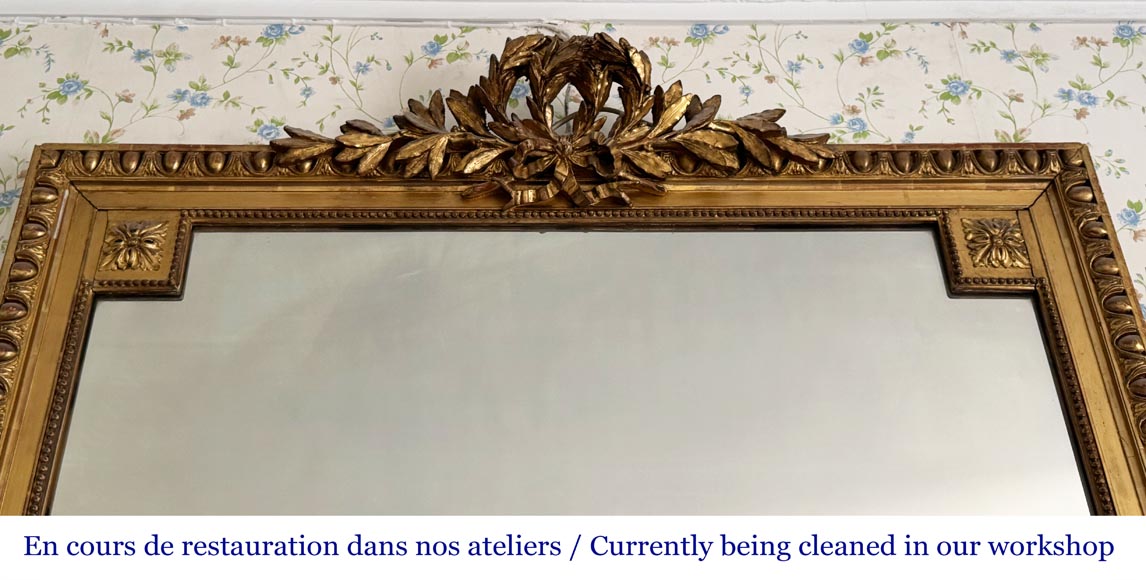 Trumeau de style Louis XVI décoré d'une double couronne de laurier Trumeau de style Louis XVI décoré d'une double couronne de laurier-1