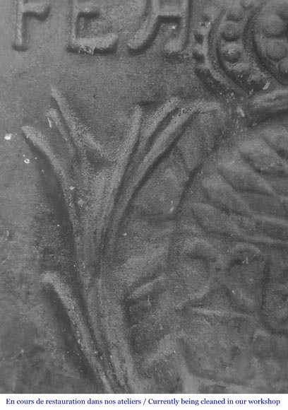 Plaque de cheminée de forme carrée, décorée-3