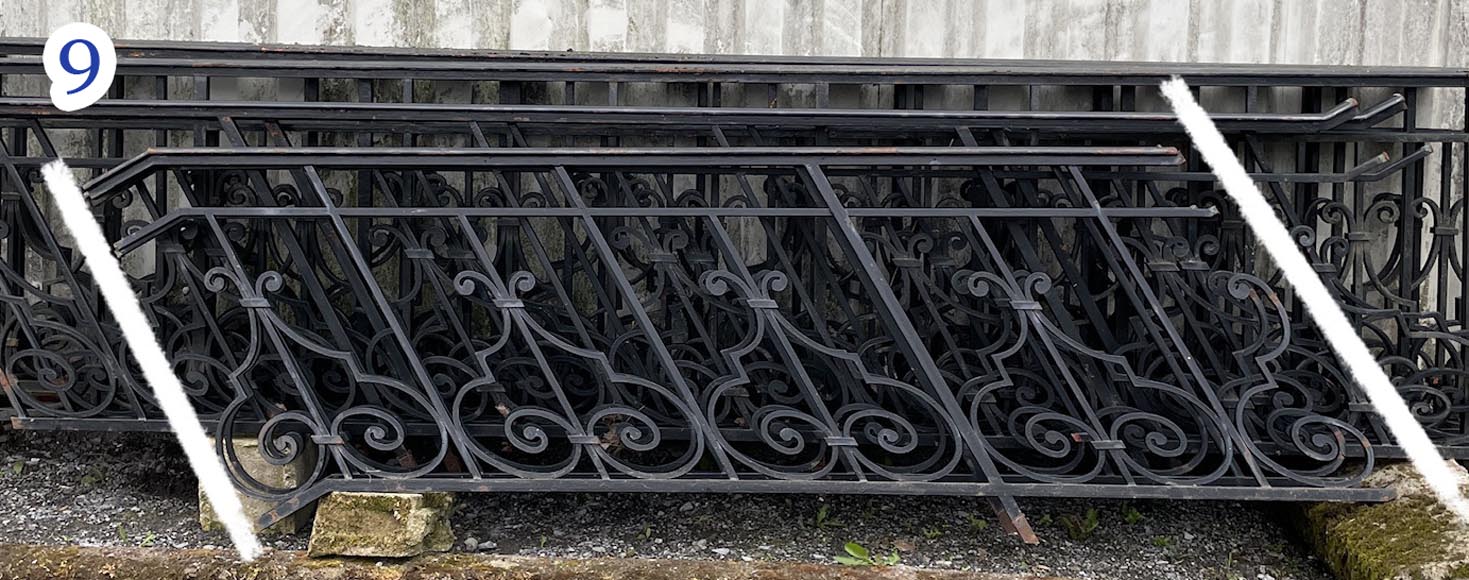 Ensemble de rambardes en fer forgé à décor de volutes et de crossettes, éléments droits et rampants Ensemble de rambardes en fer forgé à décor de volutes et de crossettes, éléments droits et rampants-9