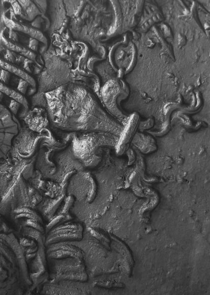 Plaque de cheminée aux armes de France et au H couronné-6