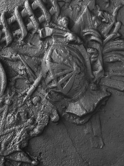 Plaque de cheminée aux armes de France et au H couronné-8