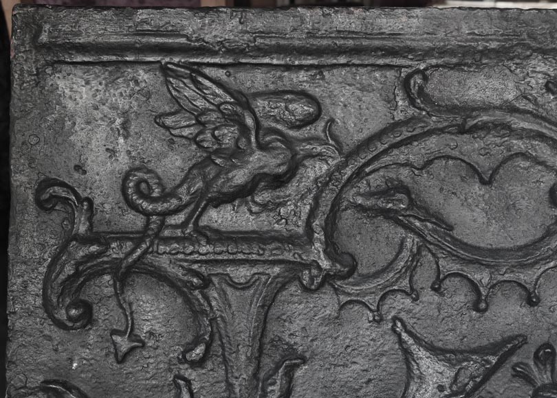 Plaque de cheminée du XVIIIe siècle à décor d'une chinoiserie-4