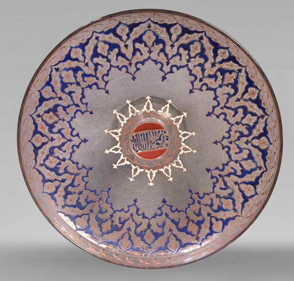 BROCARD Philippe-Joseph (dans le goût de) — Coupe sur pied en verre soufflé émaillé et doré à décor perso-islamique-0