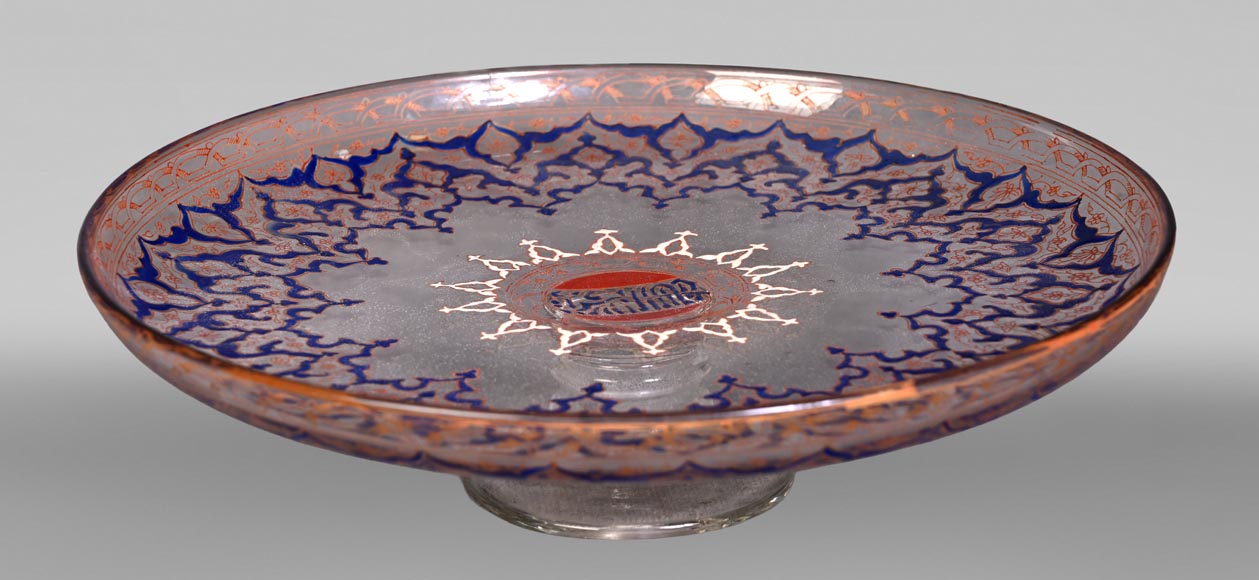 BROCARD Philippe-Joseph (dans le goût de) — Coupe sur pied en verre soufflé émaillé et doré à décor perso-islamique-1