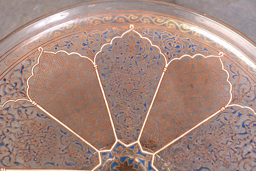 BROCARD Philippe-Joseph (dans le goût de) — Assiette en verre soufflé émaillé et doré à décor perso-islamique-3