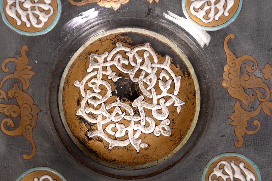 GIBOIN Nicolas-Jean Alphonse — Assiette en verre soufflé émaillé et doré à décor hispano-mauresque-2