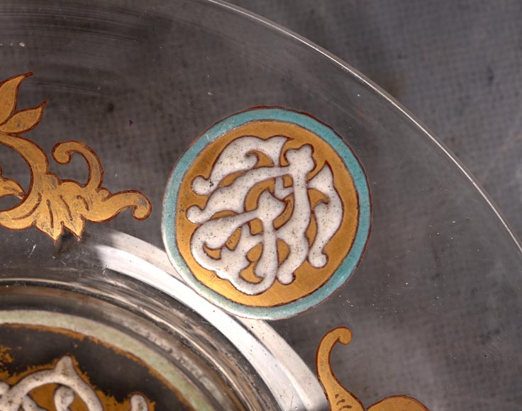 GIBOIN Nicolas-Jean Alphonse — Assiette en verre soufflé émaillé et doré à décor hispano-mauresque-3