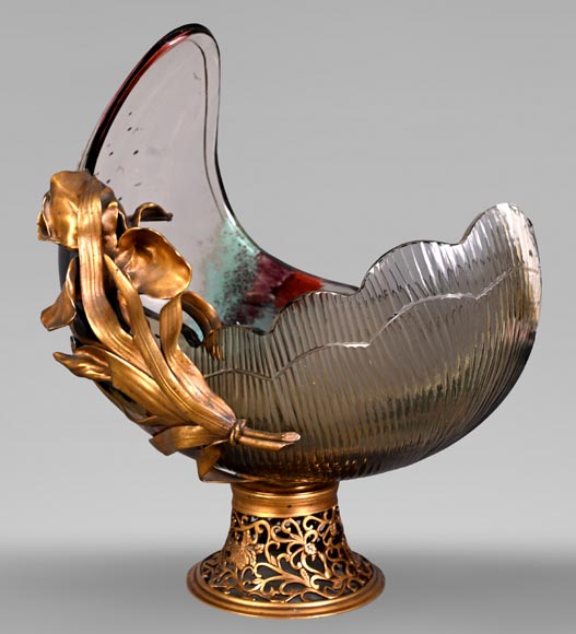 D'après l'Escalier de CRISTAL, François-Eugène ROUSSEAU et Ernest LÉVEILLÉ, vase Japonesque en verre polychrome ceint d'un iris en bronze doré-3