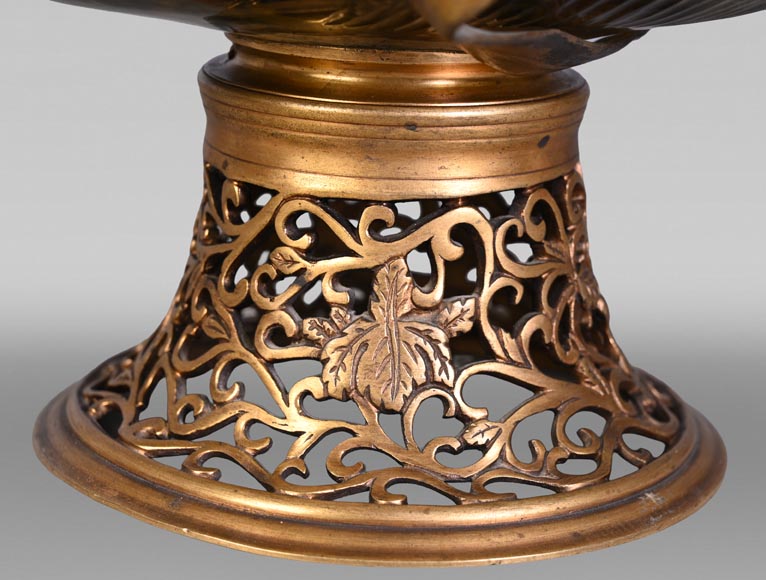 D'après l'Escalier de CRISTAL, François-Eugène ROUSSEAU et Ernest LÉVEILLÉ, vase Japonesque en verre polychrome ceint d'un iris en bronze doré-10