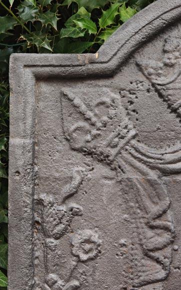 Plaque de cheminée aux armoiries géométriques-3