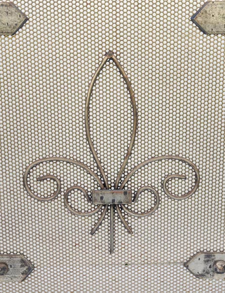 Pare étincelle moderne décoré d'une fleur de lys Pare étincelle moderne décoré d'une fleur de lys-2