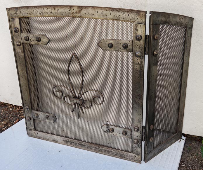 Pare étincelle moderne décoré d'une fleur de lys Pare étincelle moderne décoré d'une fleur de lys-4