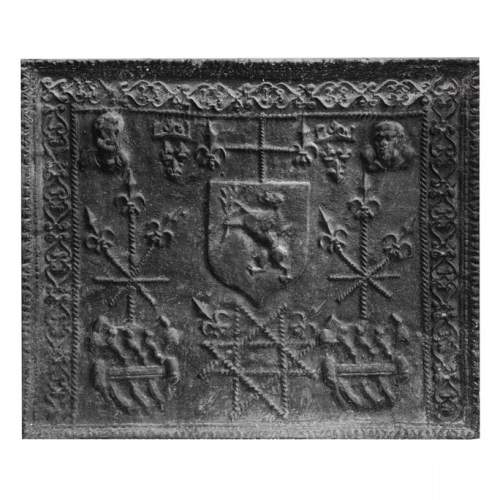 Plaque de cheminée en fonte à décor d'armoirie et de buste de personnage