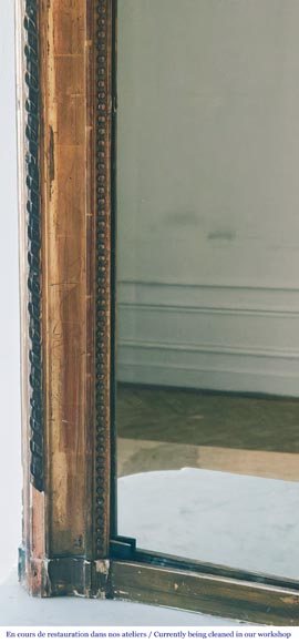 Trumeau de style Louis XVI doré, à frise de ruban et de perle Trumeau de style Louis XVI doré, à frise de ruban et de perle-3