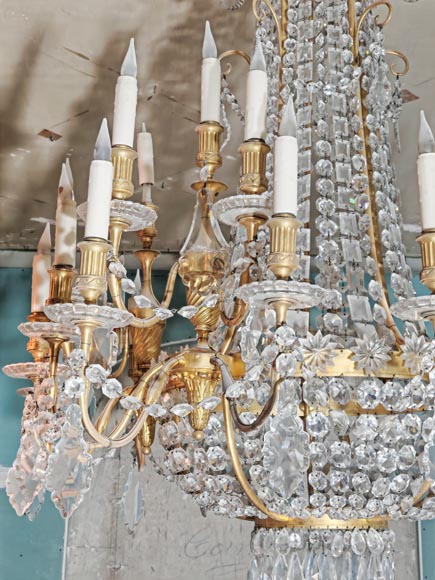 Lustre en bronze doré décoré de cristaux-1