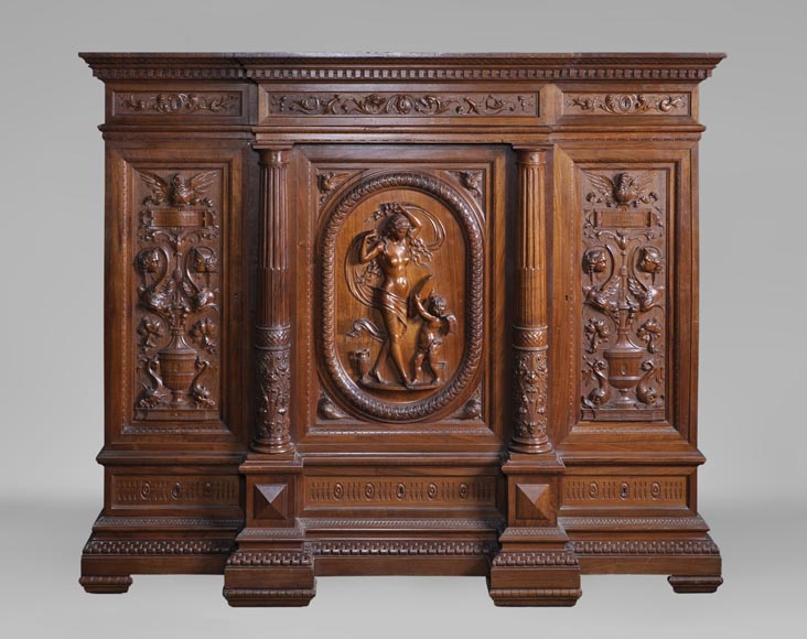 Egisto GAJANI - Très beau meuble bas de style Néo-Renaissance en noyer sculpté daté de 1876-0
