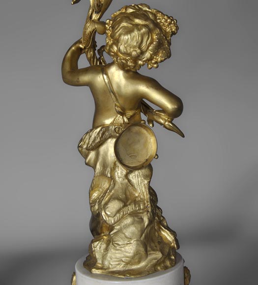 Belle paire de candélabres en marbre Statuaire de Carrare et bronze doré à décor de putti et de roses-11