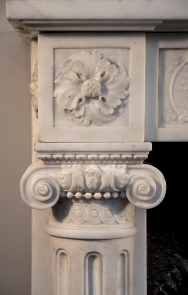 Exceptionnelle cheminée ancienne de style Louis XVI à colonnes détachées en marbre statuaire de Carrare-4