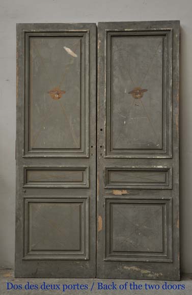 Une double porte et deux portes en acajou flambé à décor de frise de marqueterie-14