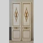 Double porte ancienne en chêne peint et doré à décor de Victoires Ailées et de miroirs