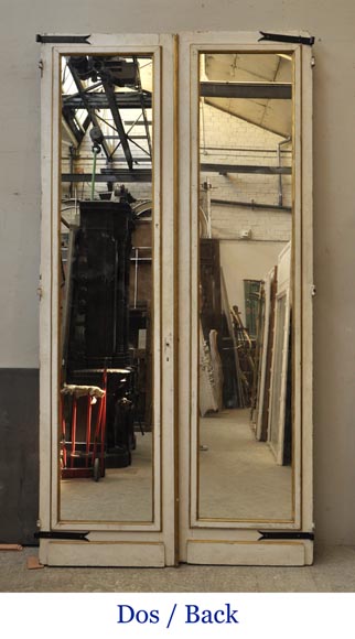 Double porte ancienne en chêne peint et doré à décor de Victoires Ailées et de miroirs-8
