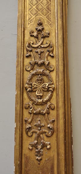 Paire de pilastres en chêne doré du XVIIIè siècle-3