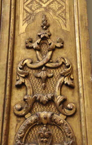 Paire de pilastres en chêne doré du XVIIIè siècle-4