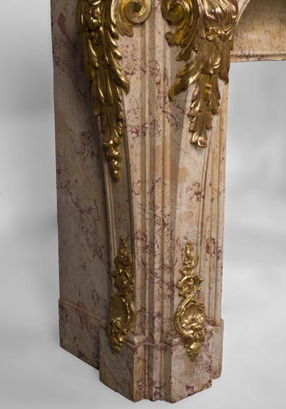 Prestigieuse cheminée ancienne en Scagliola imitation marbre Sarrancolin Fantastico et dorure à la feuille d'après la cheminée de la Salle du Conseil du Palais de Versailles -8