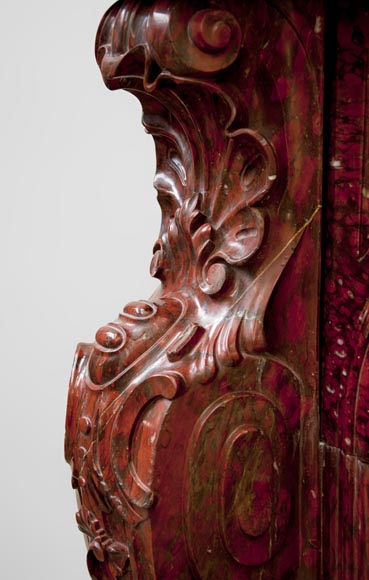 Très belle cheminée ancienne de style Louis XV en marbre Rouge Griotte richement sculptée-7