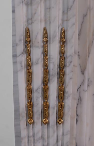 Belle cheminée de style Louis XVI en marbre Paonazzo Gris et ornements de bronze doré-5