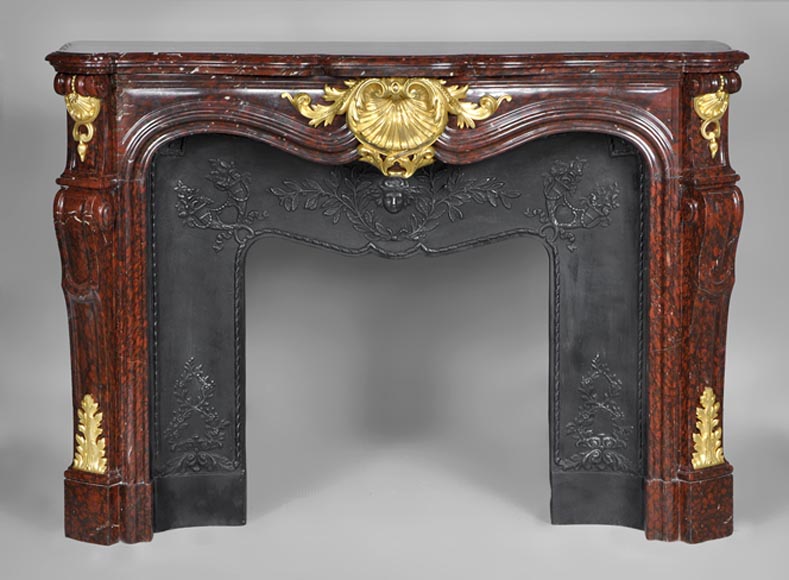 Très belle cheminée ancienne de style Louis XV en marbre Rouge Griotte à ornements de bronze doré-0