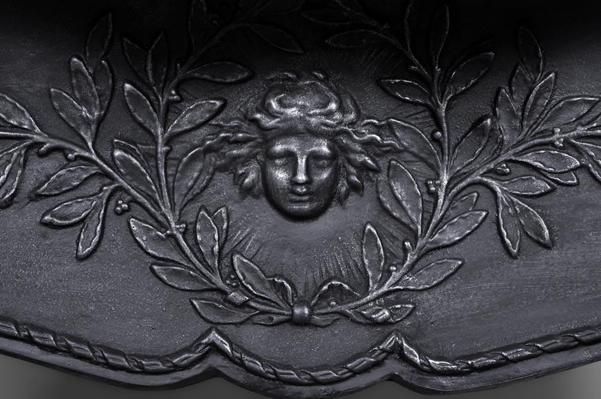 Très belle cheminée ancienne de style Louis XV en marbre Rouge Griotte à ornements de bronze doré-9