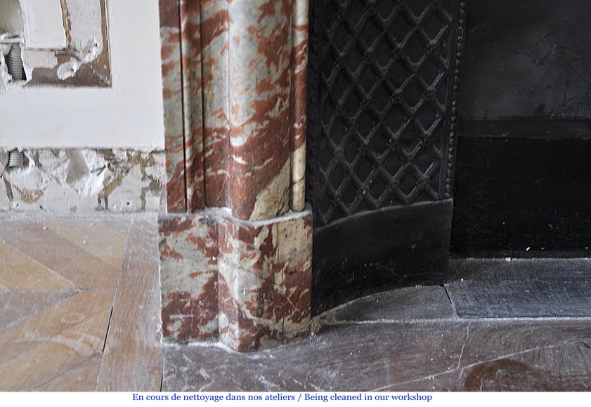 Cheminée ancienne de style Louis XIV à boudin en marbre Rouge du Languedoc-3