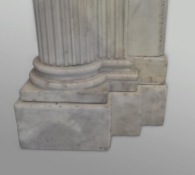 Exceptionnelle cheminée en marbre Statuaire de la fin du XVIIIè siècle avec grande frise de personnages d'après le ''Sarcophage des Muses'' au Musée du Louvre Exceptionnelle cheminée en marbre Statuaire de la fin du XVIIIè siècle avec grande frise de personnages d'après le ''Sarcophage des Muses'' au Musée du Louvre-7