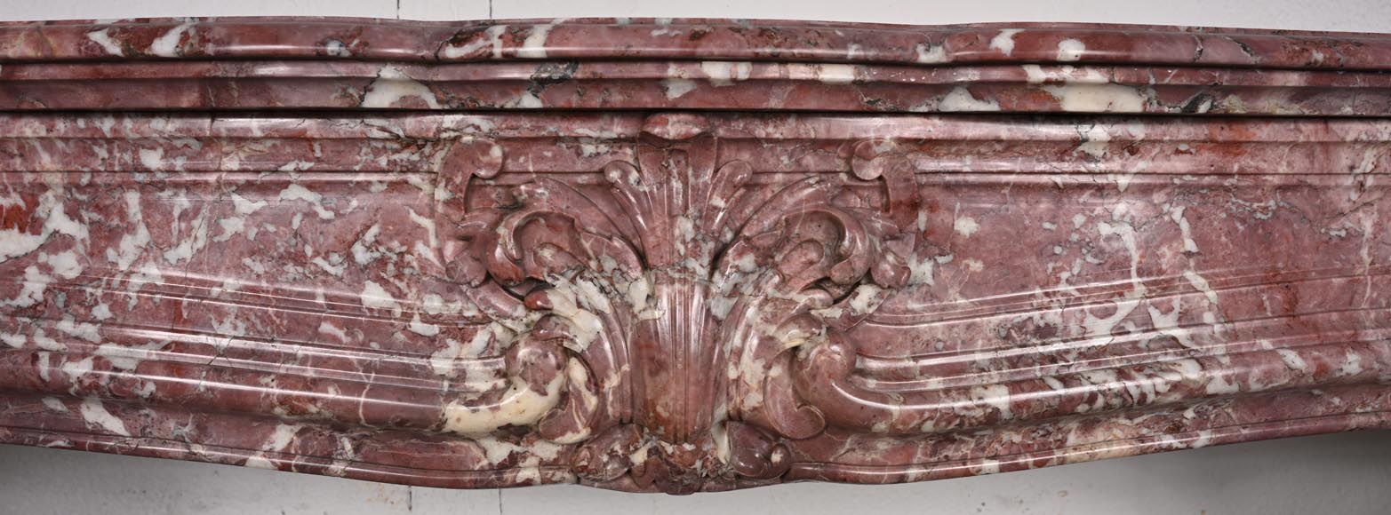 Cheminée de style Louis XV décoré d'une palmette, sculptée dans du marbre fleur de pêcher Cheminée de style Louis XV décoré d'une palmette, sculptée dans du marbre fleur de pêcher-1