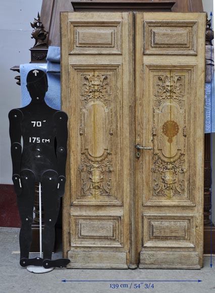 Double porte en chêne sculpté à décor de grotesques-9