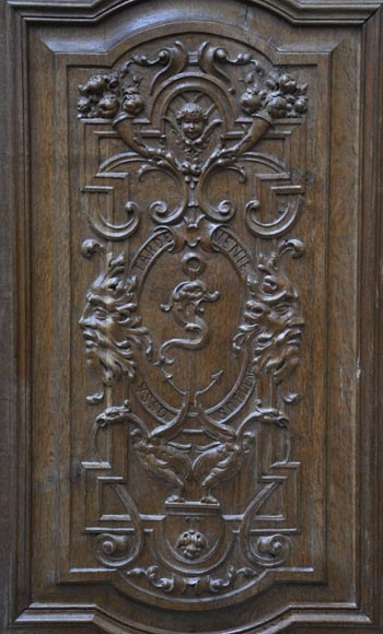 Fausse paire de portes anciennes en chêne sculpté du XIXè siècle-1