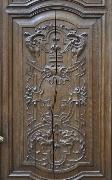 Fausse paire de portes anciennes en chêne sculpté du XIXè siècle-4