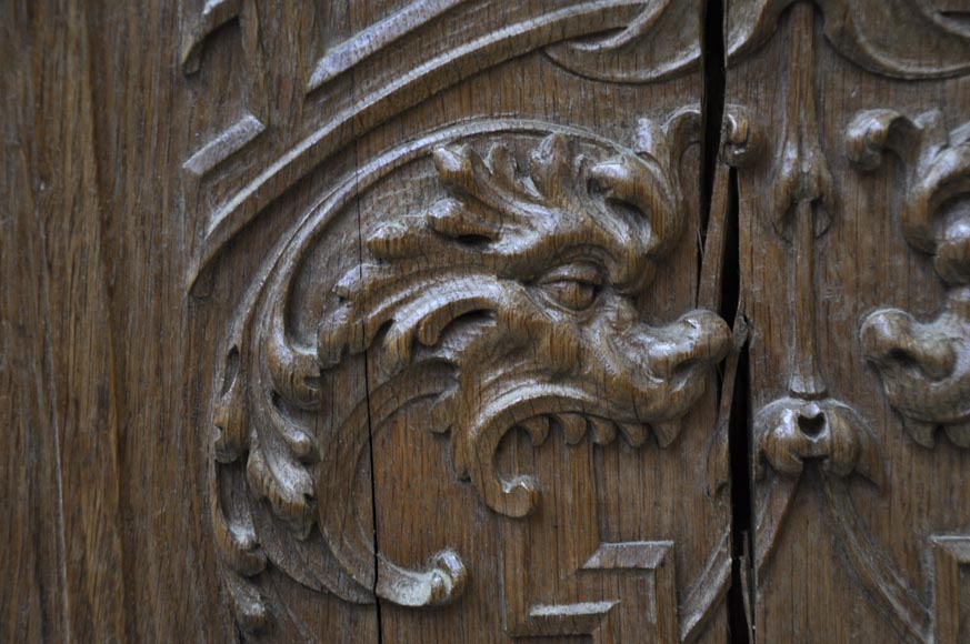 Fausse paire de portes anciennes en chêne sculpté du XIXè siècle-7
