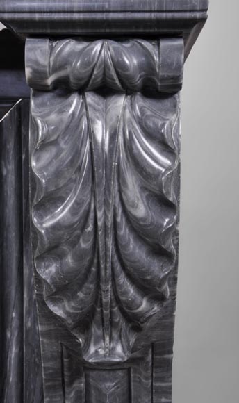 Cheminée ancienne de style Napoléon III à pattes de lions en marbre Bleu Turquin-8