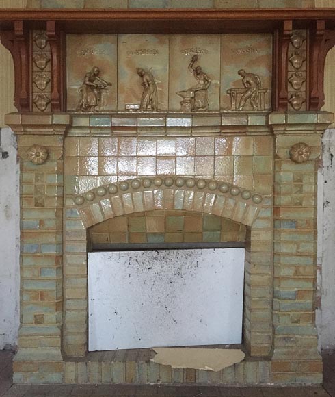Belle cheminée Art Nouveau en céramique et noyer par Charles Gréber avec frise de travailleurs-2