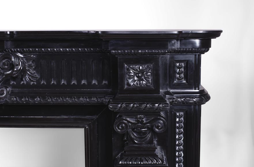 Rare cheminée ancienne de style Napoléon III en marbre Noir Fin de Belgique richement décorée-9
