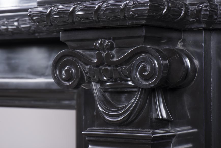 Rare cheminée ancienne de style Napoléon III en marbre Noir Fin de Belgique richement décorée-10