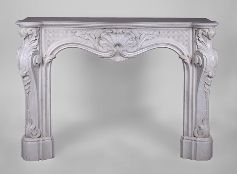 Belle cheminée de style Louis XV opulente en marbre Blanc de Carrare-0
